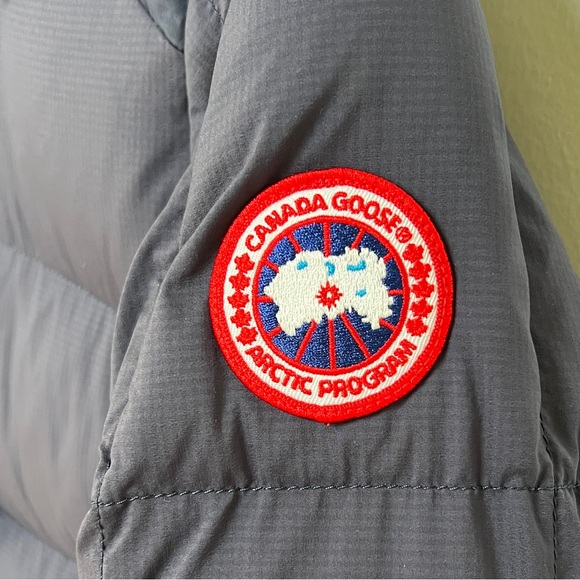 Canada Goose Women's Alliston
Hooded Puffer Jacket (Packable), Small - Picture 2 of 15